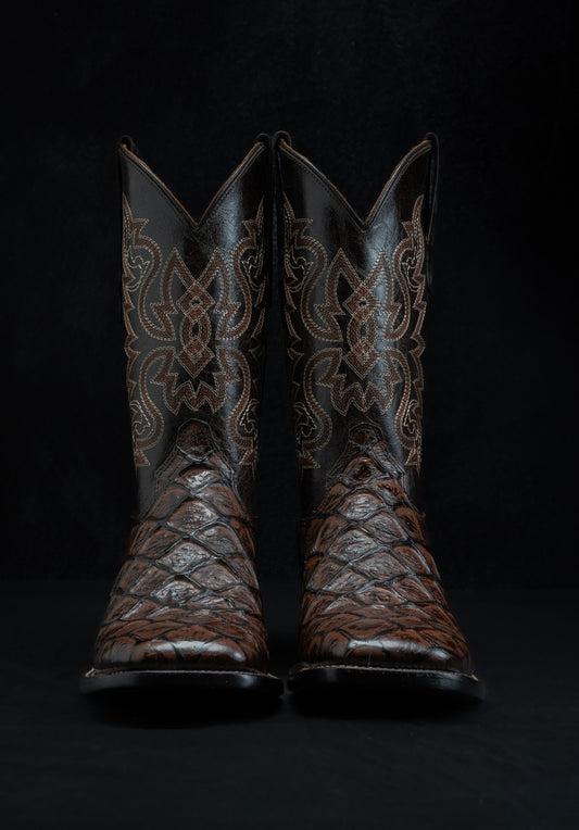 Pirarucu style leather boot for men color Brown.