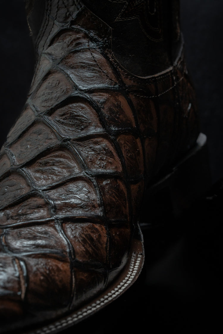 Pirarucu style leather boot for men color Brown.