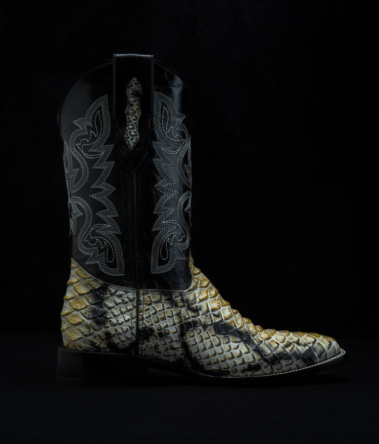 Western boot in Natural Python Monster style, square toe, leather sole and heel.