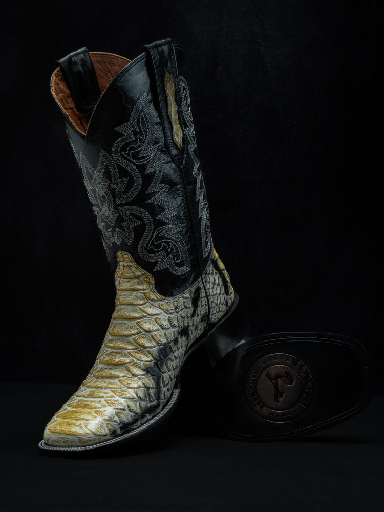 Western boot in Natural Python Monster style, square toe, leather sole and heel.