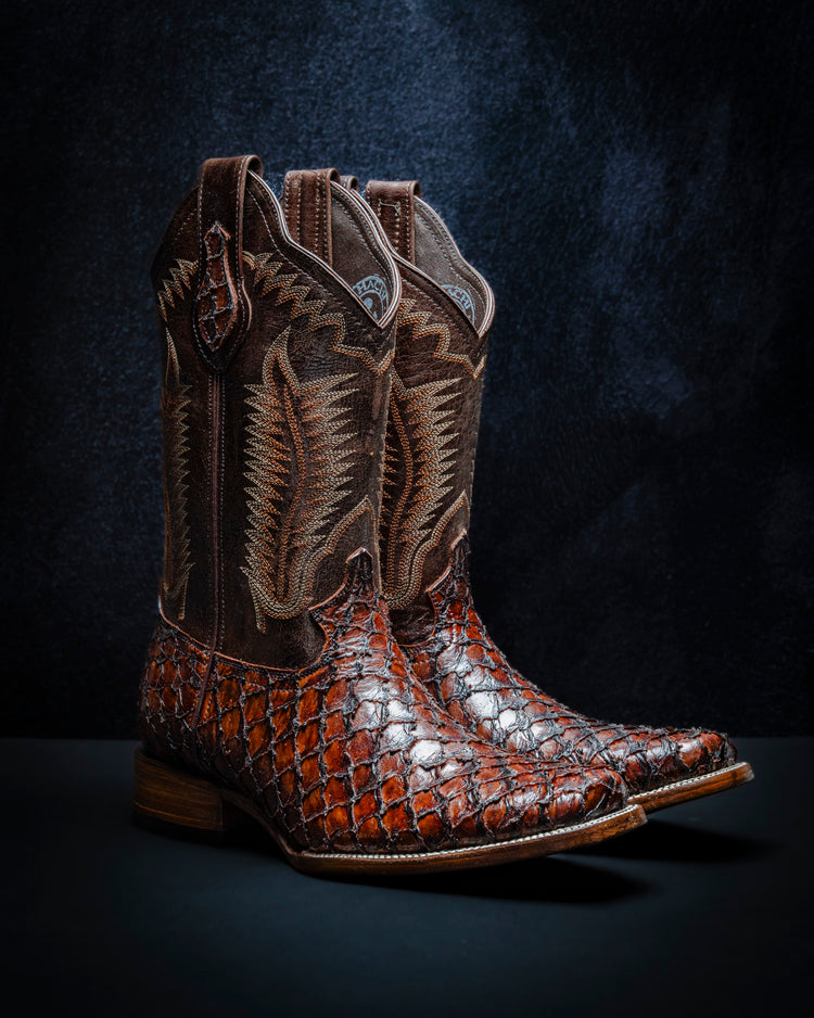 <tc>Bota para caballero de plastisol estilo pirarucu de escama chica color cafe</tc>