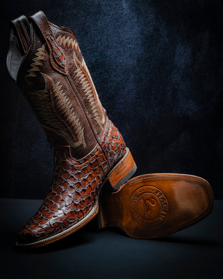 <tc>Bota para caballero de plastisol estilo pirarucu de escama chica color cafe</tc>