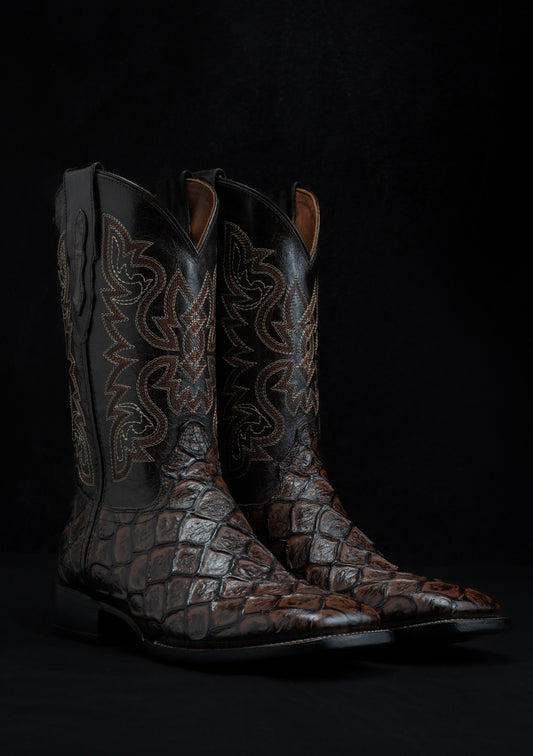 Pirarucu style leather boot for men color Brown.