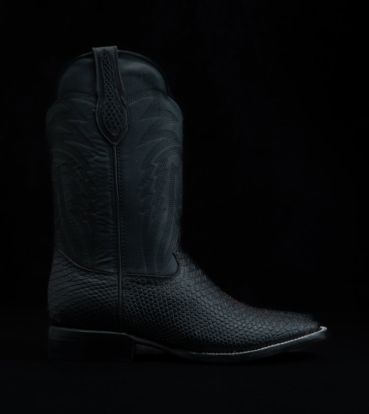 Bota vaquera estilo Phython negra, cuadrada, suela y tacón de cuero